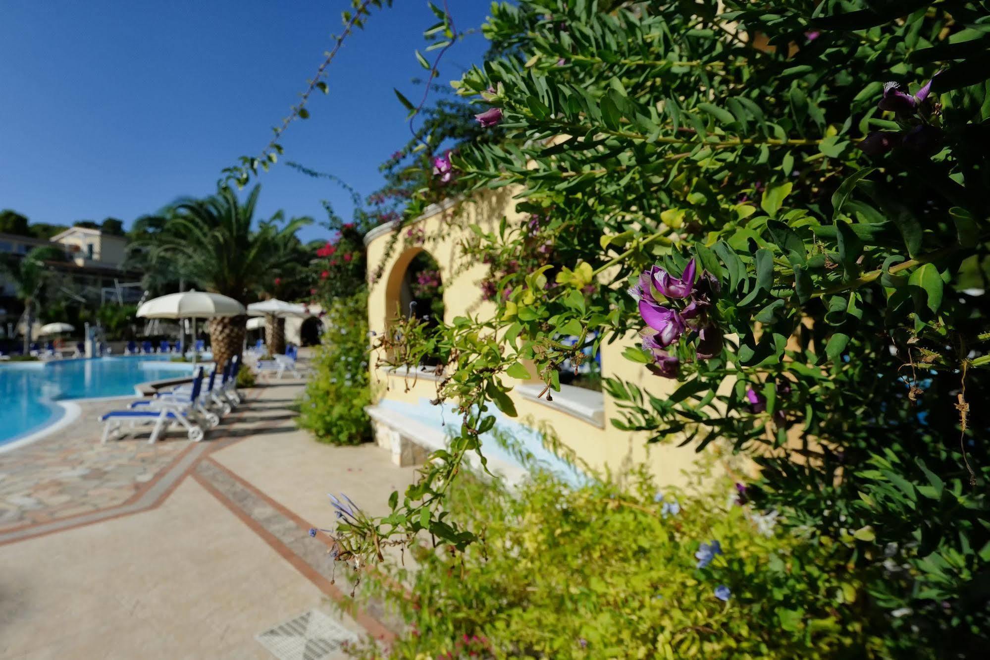 Hotel I Melograni Vieste Exterior foto