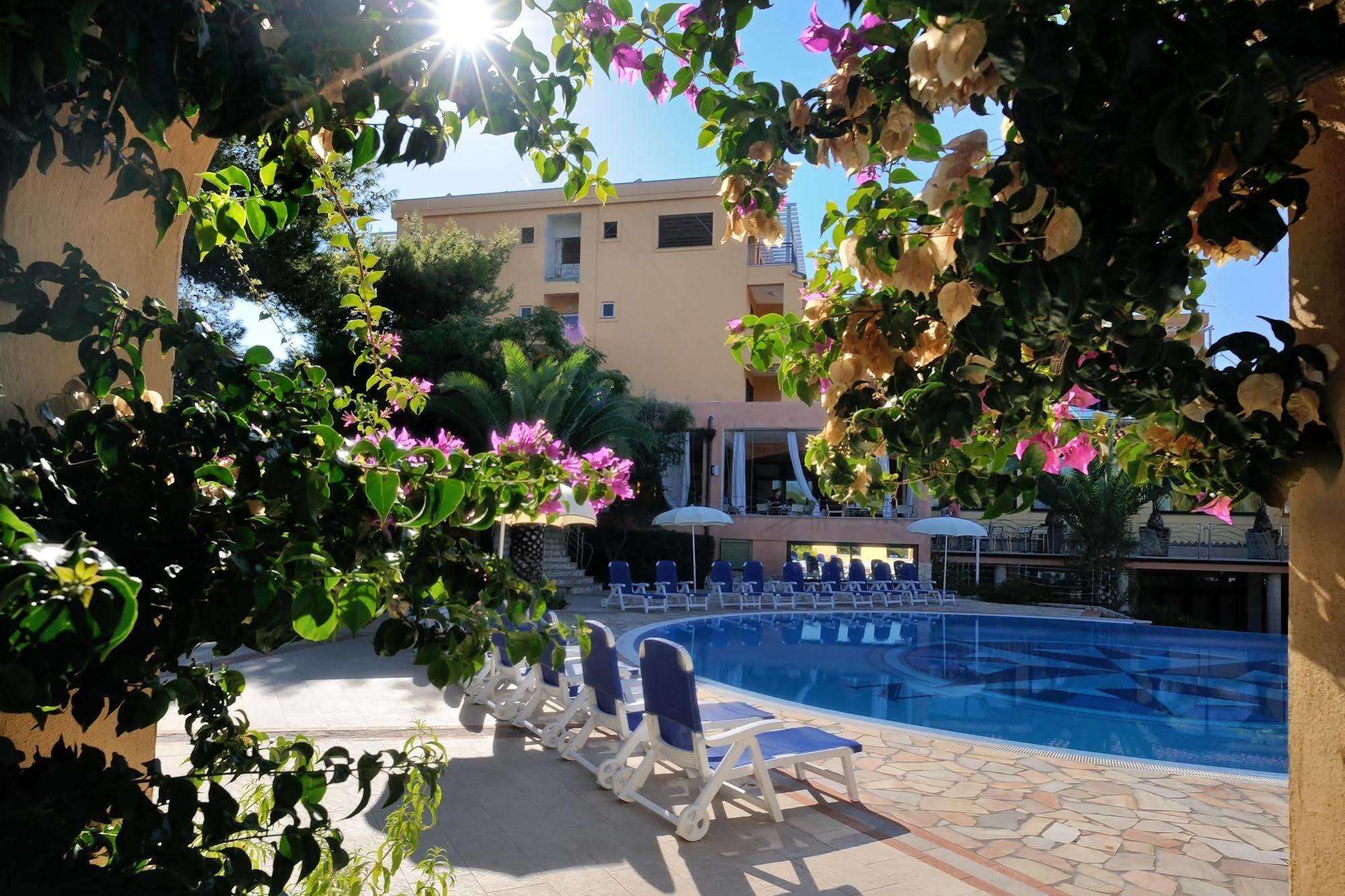 Hotel I Melograni Vieste Exterior foto